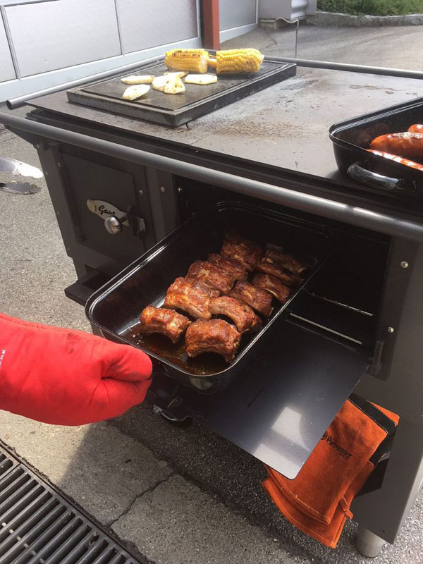 Bratrohr-Ripperl Grillen war gestern. Outdoor Cooking ist heute